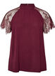 Bluse med korte blondeermer og h&oslash;y hals, R&oslash;d, Packshot image number 0
