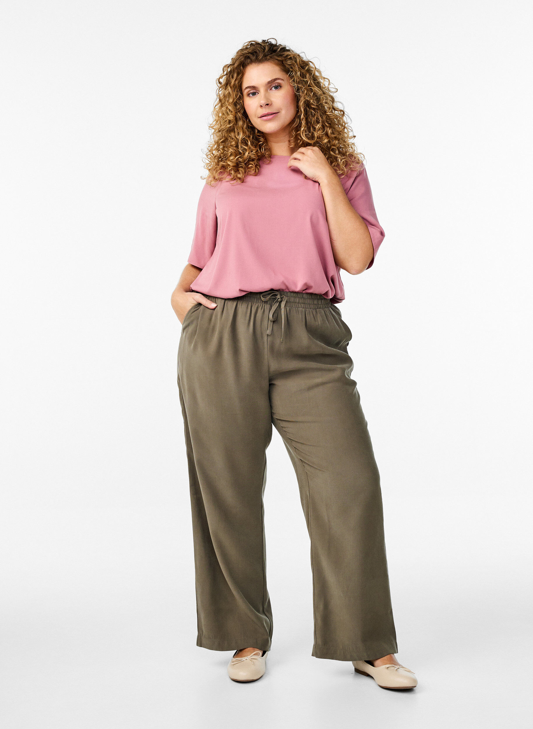 Zizzi FLASH &ndash; Vevet bluse med korte ermer og rund hals, Rosa, Model image number 1