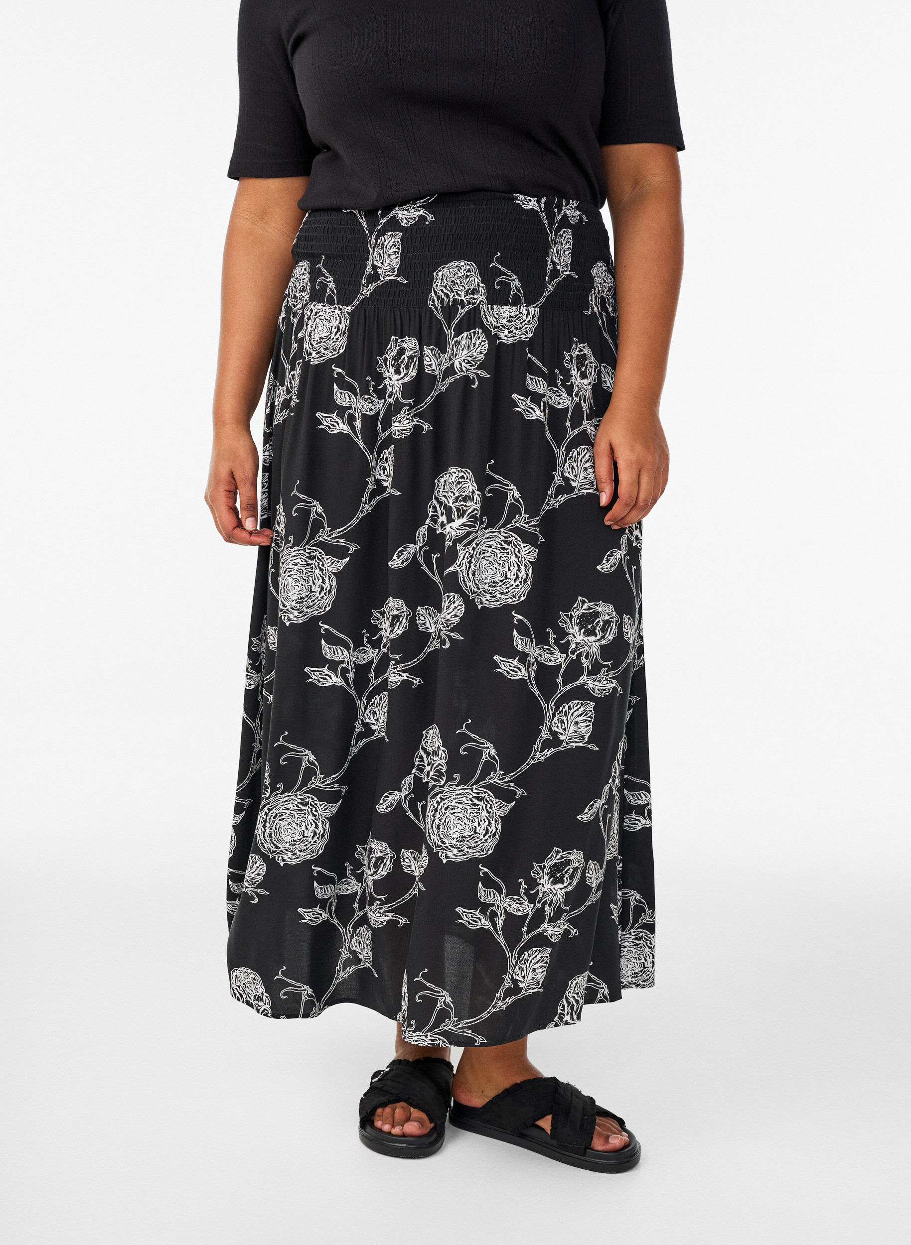ZizziViskose maxiskj&oslash;rt med smock, Svart, Model image number 2