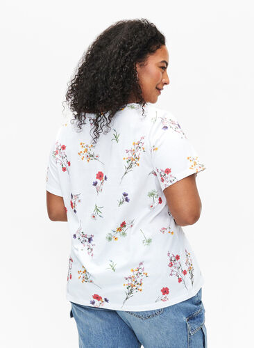 T-skjorte i økologisk bomull med blomstertrykk, Bright W. AOP Flower, Model image number 1