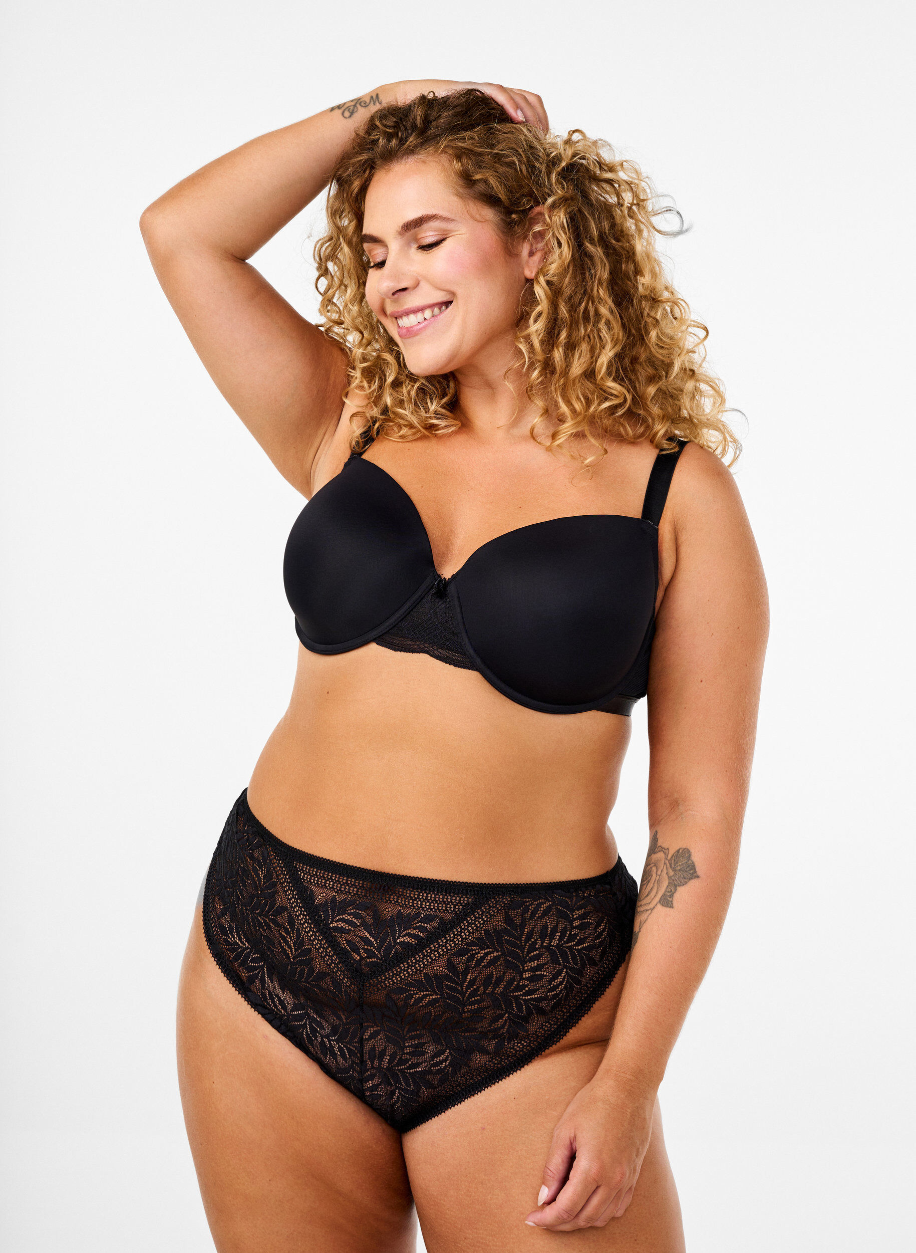 Zizzi G-streng i blonde med normalh&oslash;y midje, Black, Model image number 0