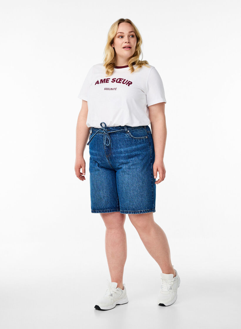 T-skjorte med teksttrykk og kontrasterende kant, Bright W. Tawny Port, Model