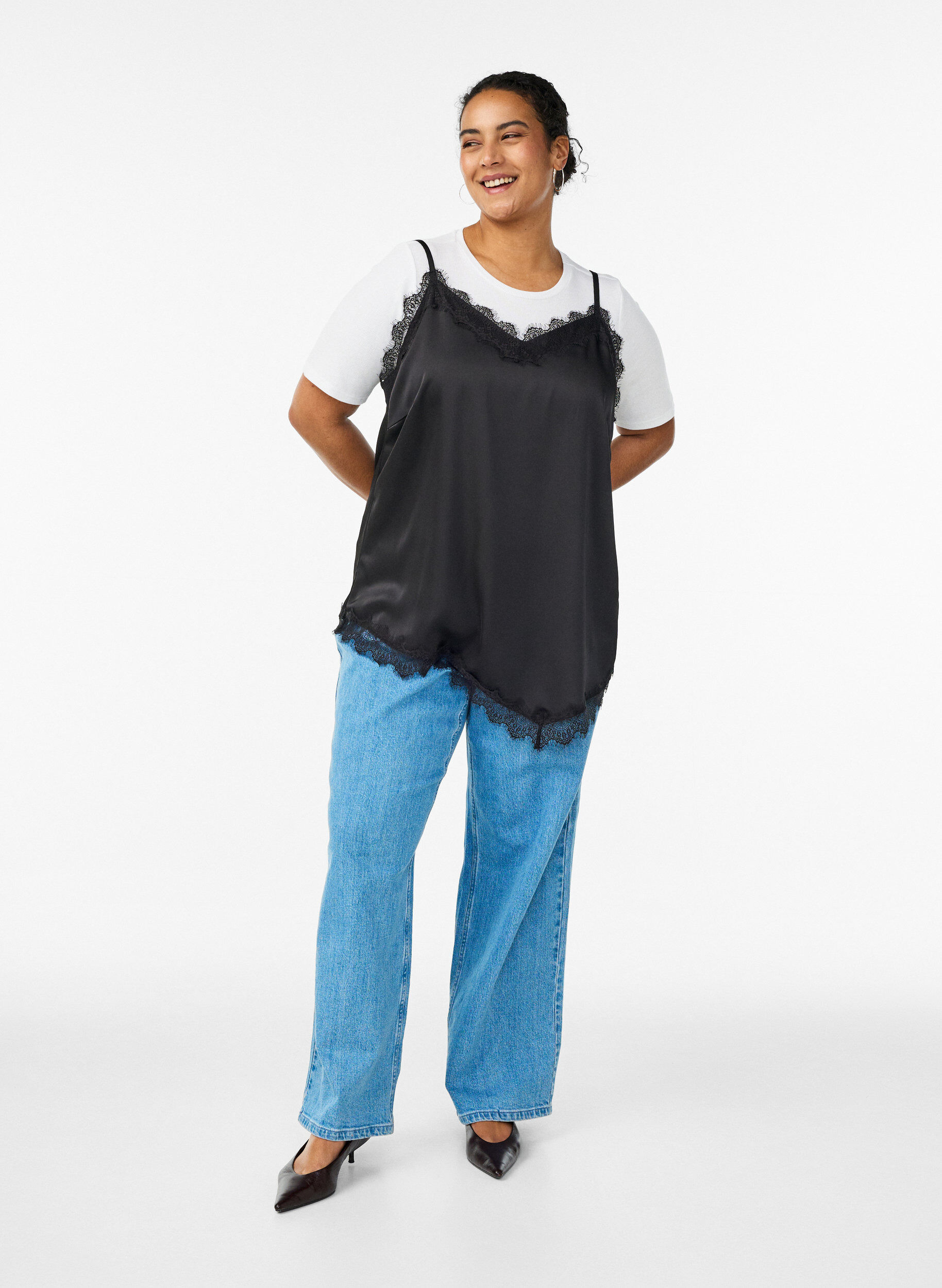 Zizzi Satintopp med blonderkant og asymmetrisk fold, Svart, Model image number 1