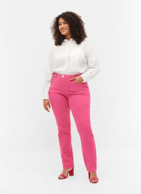 Emily jeans med normal høyde i livet og slim fit, Shock. Pink, Model