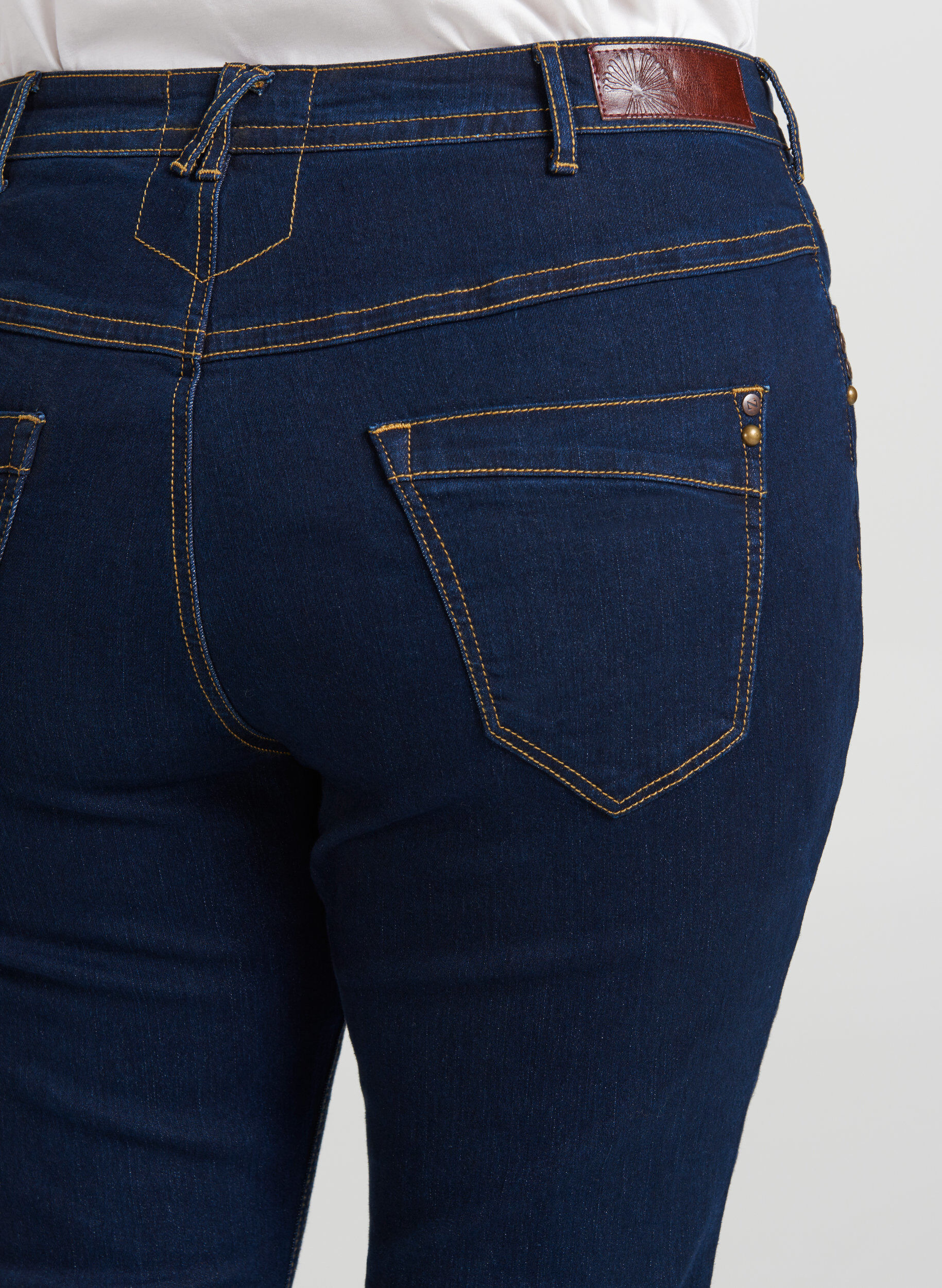 ZizziSlim fit Vilma jeans med h&oslash;yt liv, Bl&aring;, Model image number 2
