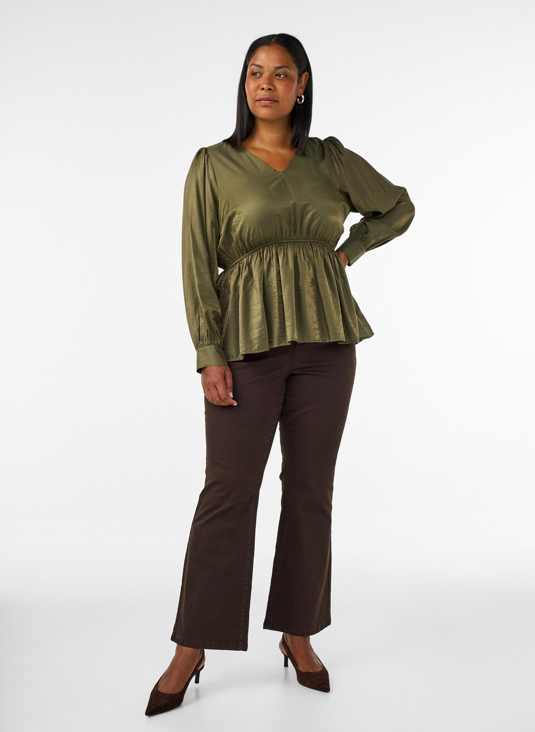 ZizziEllen bootcut-jeans i farget denim, Brun, Model image number 0
