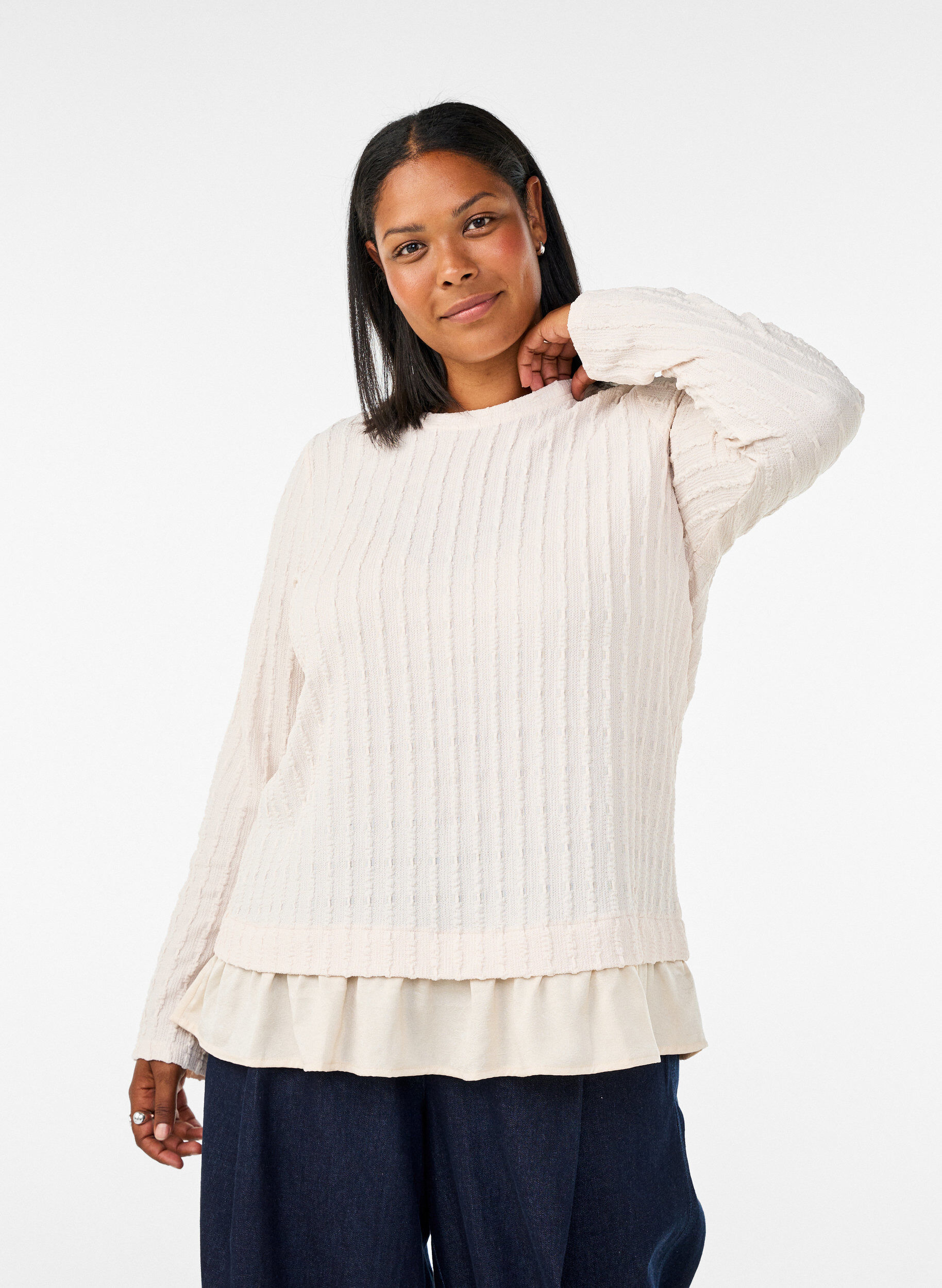 Bluse med struktur og volangkant, Vanilje, Model