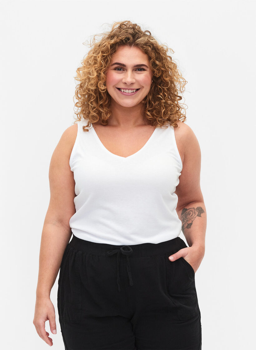 Basic top i ribbet materiale med V-utskjæring, Bright White, Model image number 0