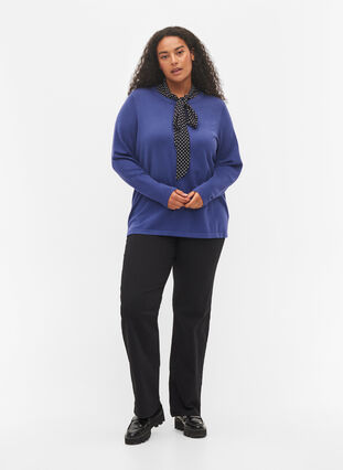 Strikkegenser i viskose med lange ermer, Deep Cobalt Solid, Model image number 1
