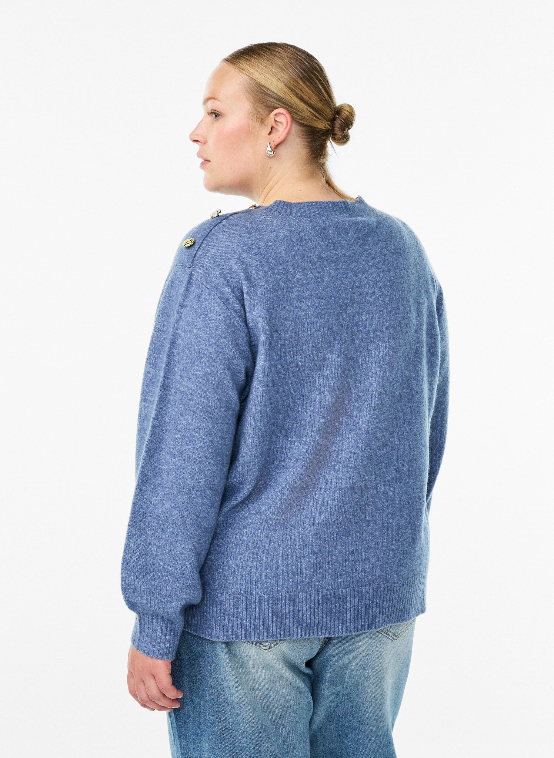 Zizzi Strikket bluse med knappdetalj, Bl&aring;, Model image number 2