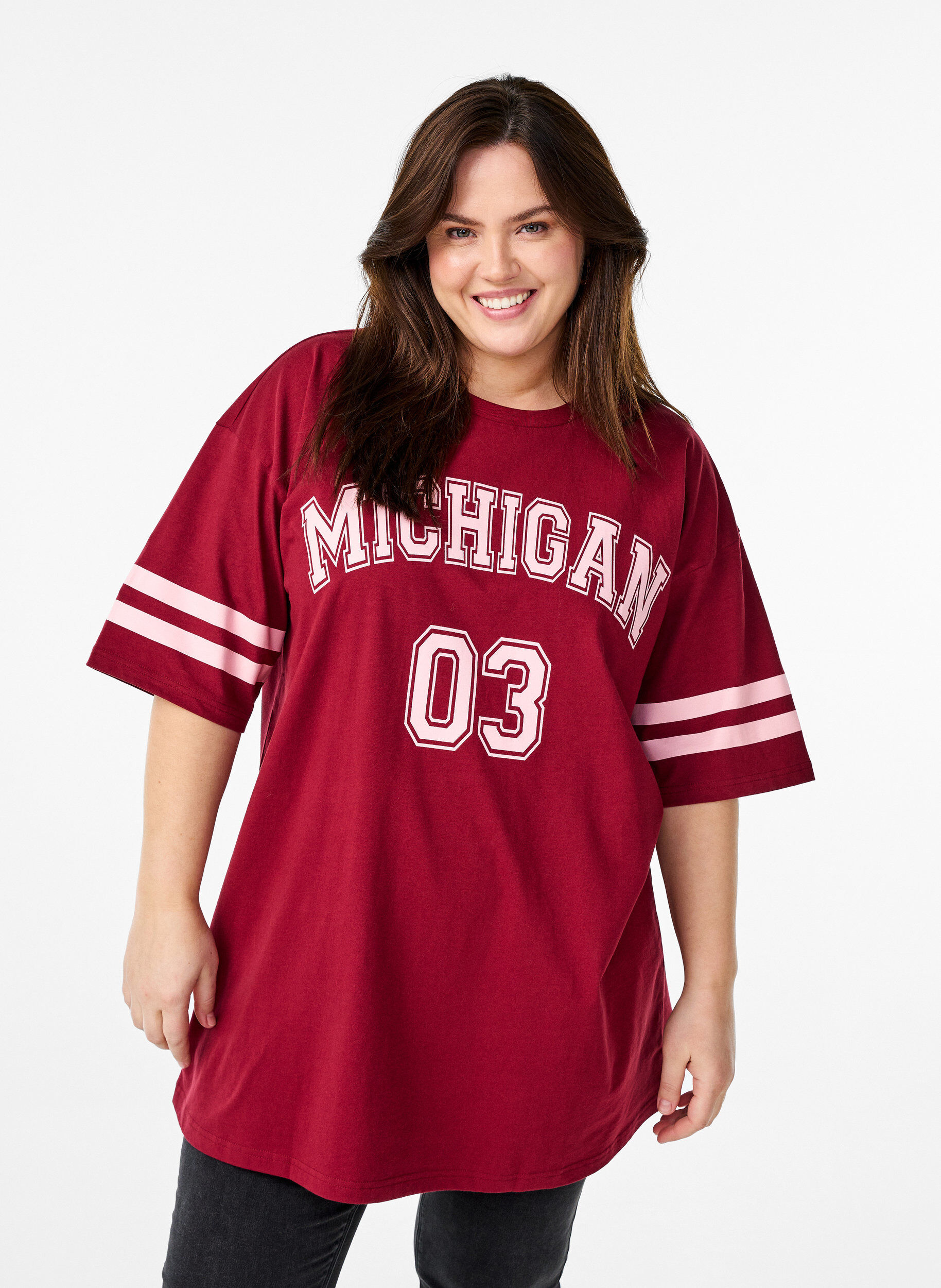 Zizzi Sporty oversized college T-skjorte, R&oslash;d, Model image number 0