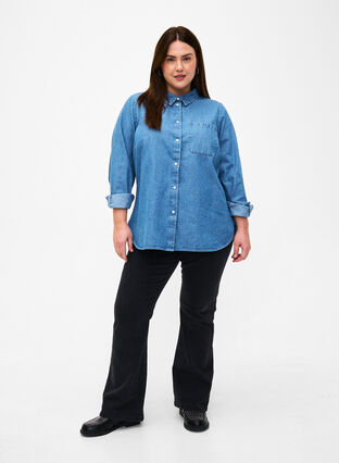 Jeansskjorte med lange ermer og brystlomme, Light Blue Denim, Model image number 2
