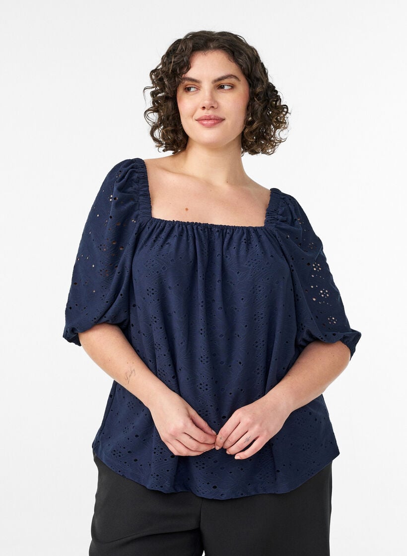 Bluse med korte puffede ermer og hullm&oslash;nster, Bl&aring;, Model image number 0
