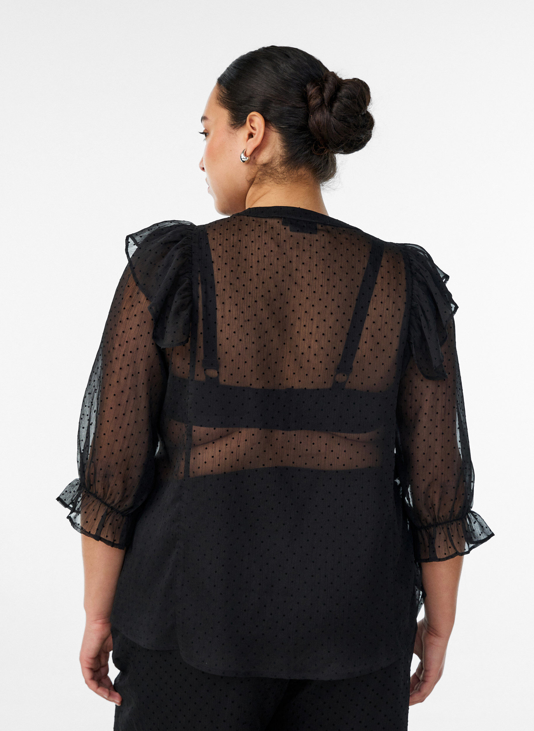 ZizziGjennomsiktig bluse med prikker og volangdetaljer, Svart, Model image number 2