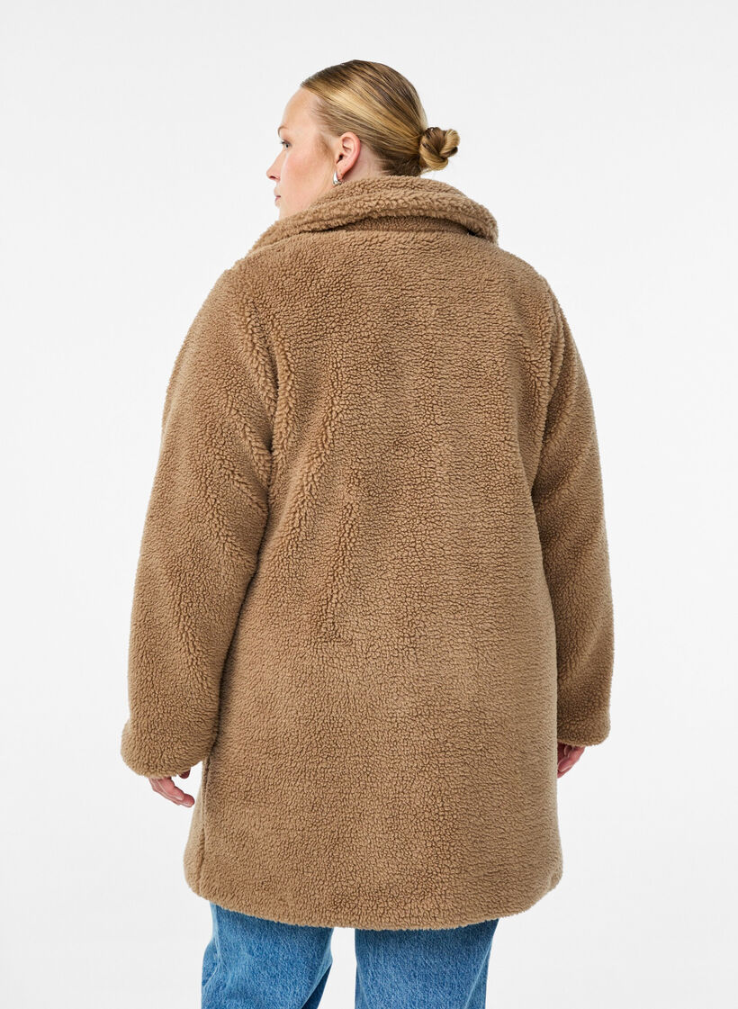 Myk teddyjakke med knapper og krage, Caribou, Model