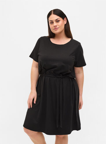 Kortermer kjole med midjebelte, Black, Model image number 0