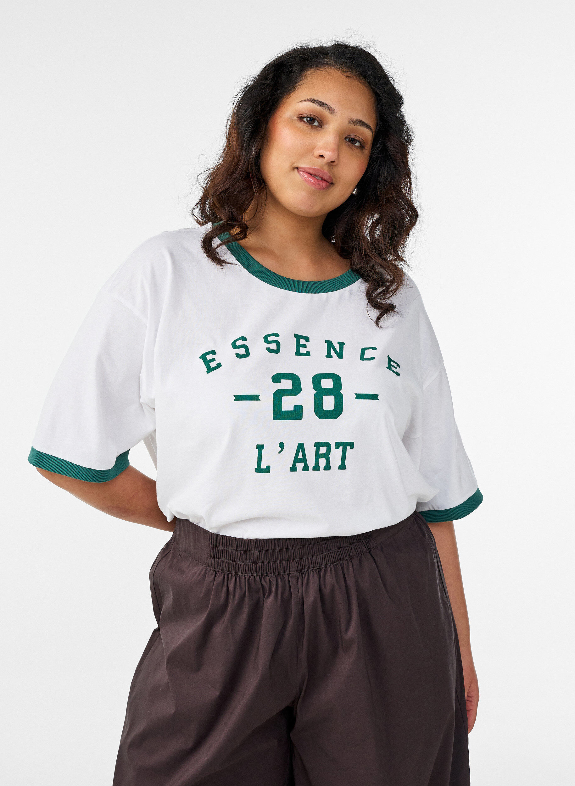 Bomulls T-skjorte med teksttrykk og boxy fit, Hvit, Model