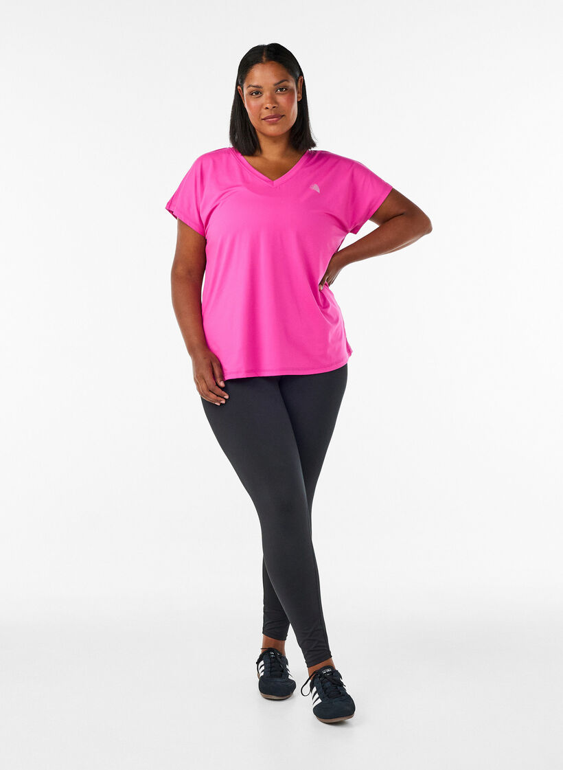 L&oslash;stsittende trenings-t-skjorte med v-hals, Rosa, Model image number 1