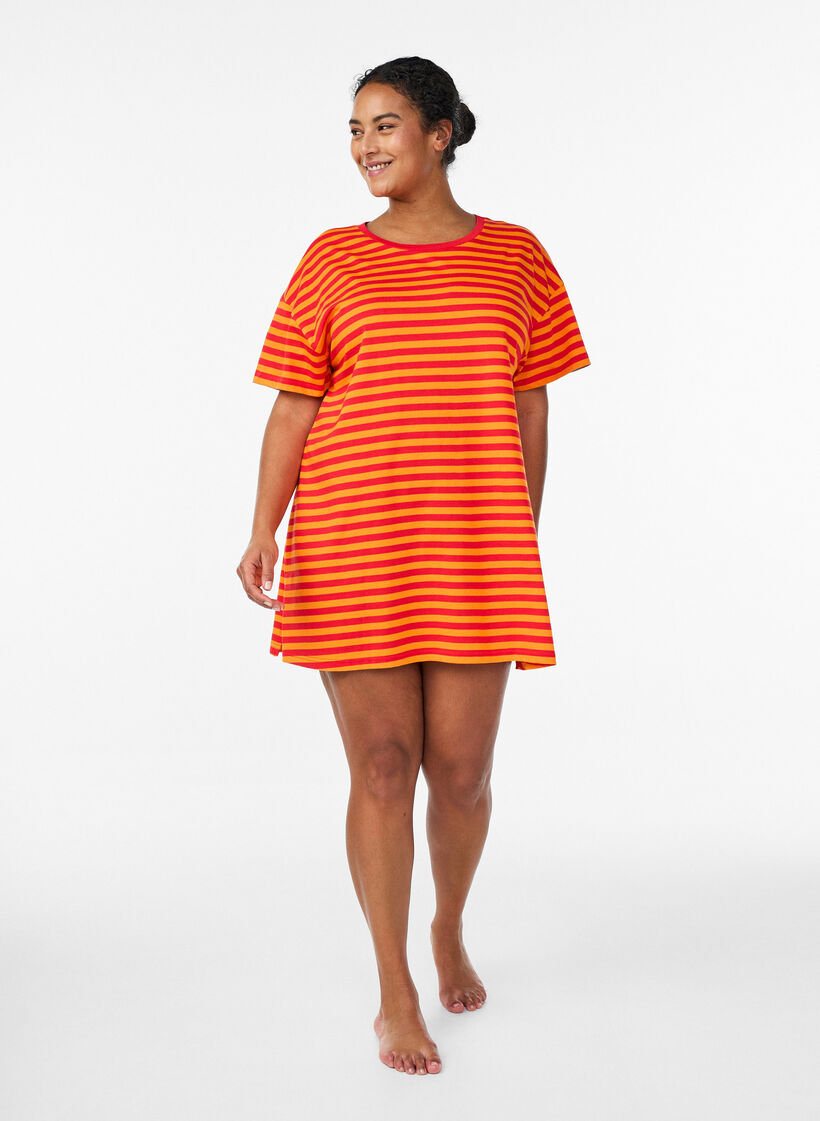 Lang stripet natt-T-skjorte, R&oslash;d, Model image number 1