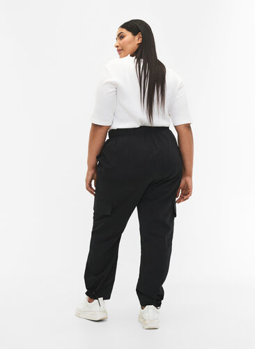 Kort cargobukse med justerbar elastikk, Black, Model image number 1