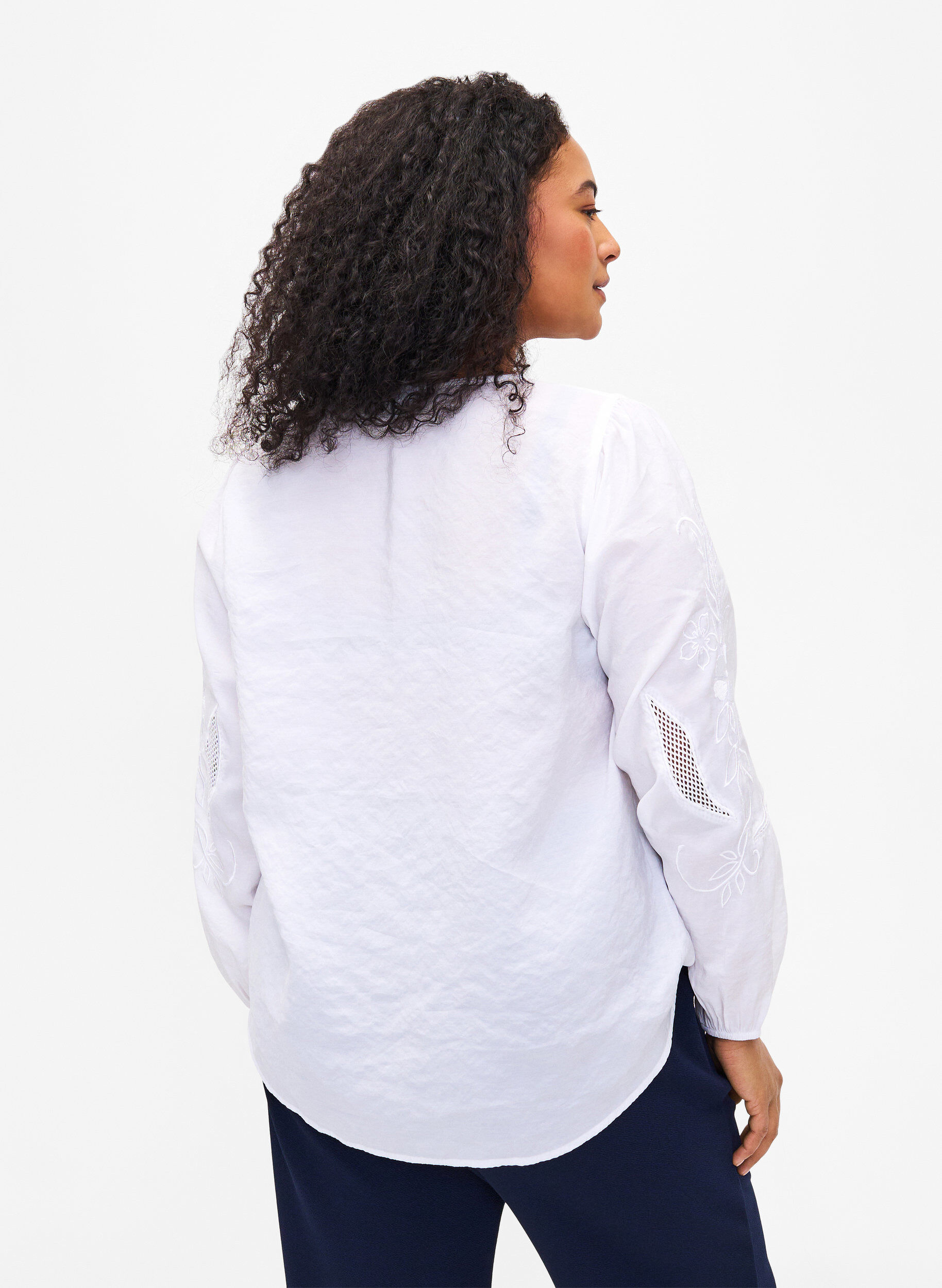Zizzi Bluse i Tencel &trade; Modal med broderidetaljer, Bright White, Model image number 1