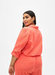 Skjortebluse med knappelukking i bomull-linblanding, Living Coral, Model image number 1