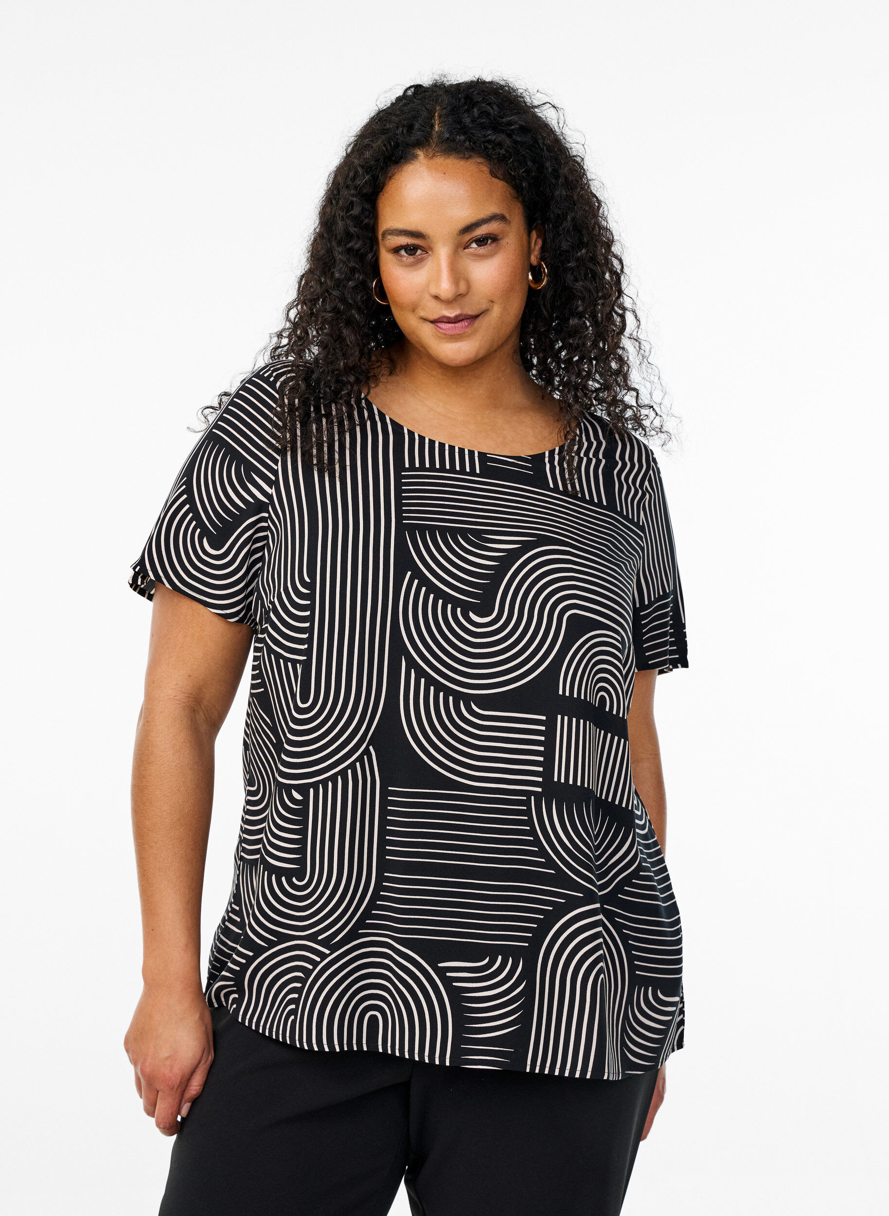 Zizzi FLASH - Kortermet bluse i viskose med trykk, Svart, Model image number 0