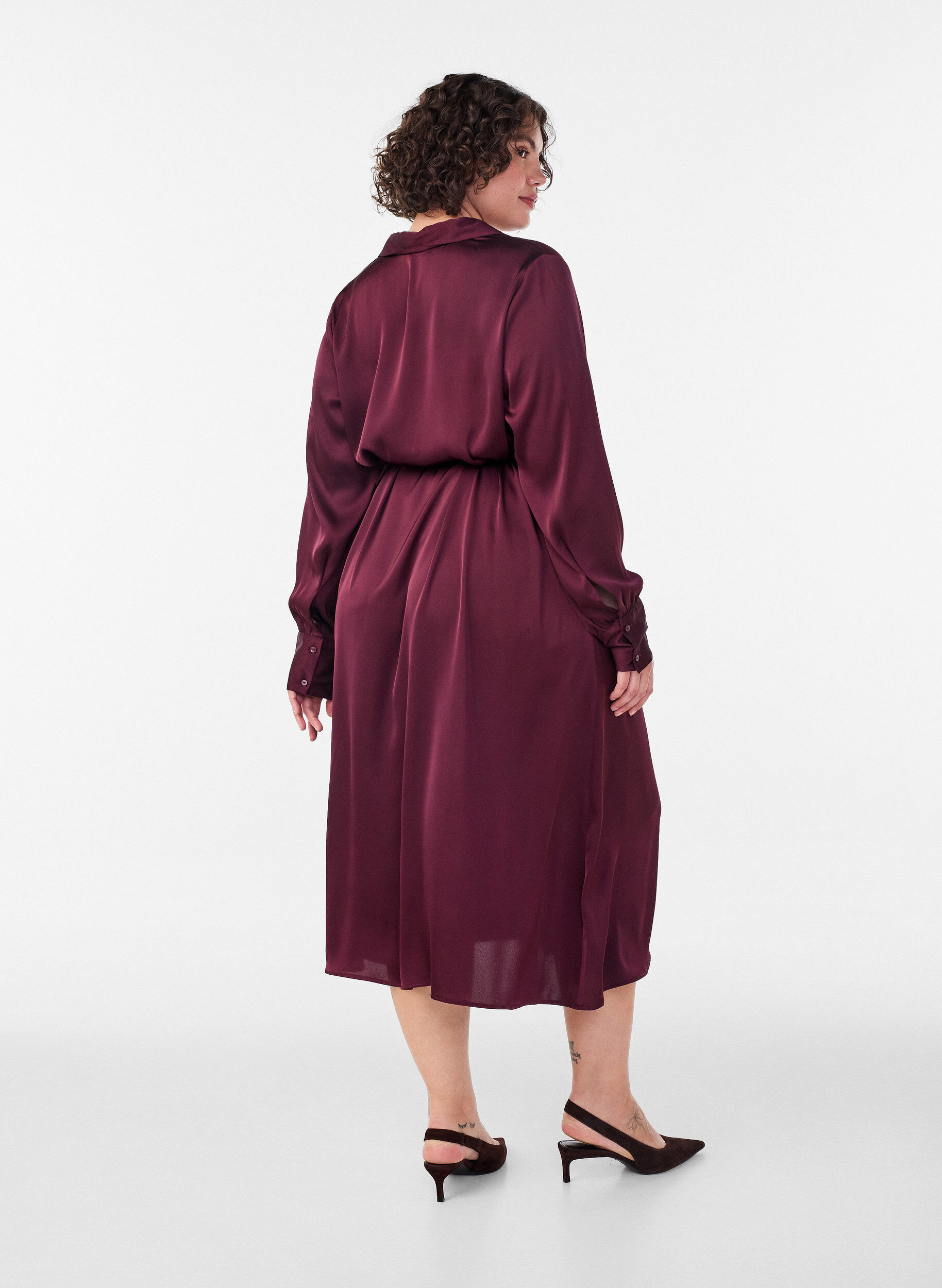 ZizziSateng T-skjortekjole med et knytebelte, R&oslash;d, Model image number 2