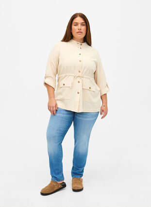 Skjorte i linblanding med lommer, Sandshell, Model image number 2