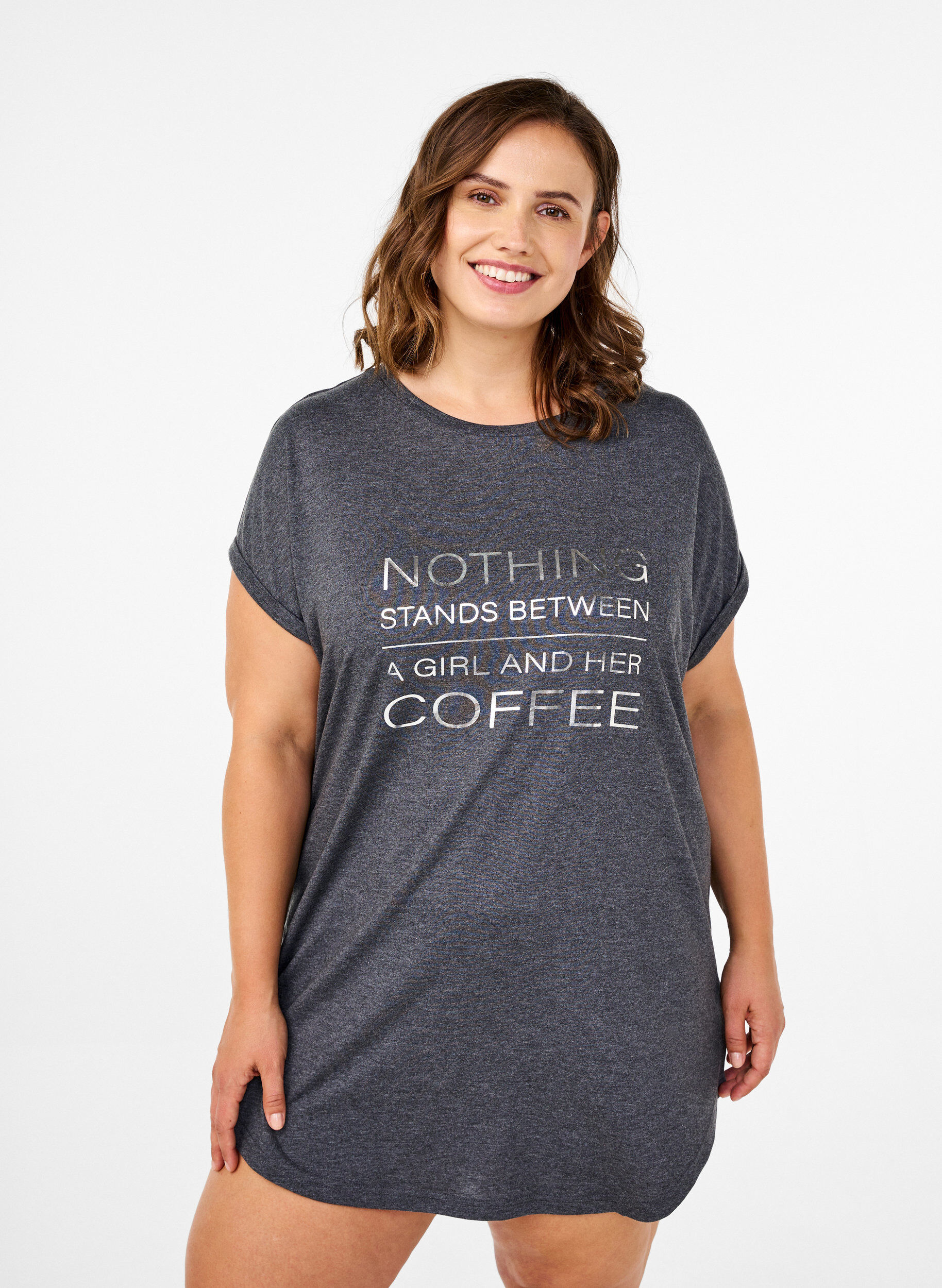 Zizzi Kortermet nattkjole med teksttrykk, , Model image number 0