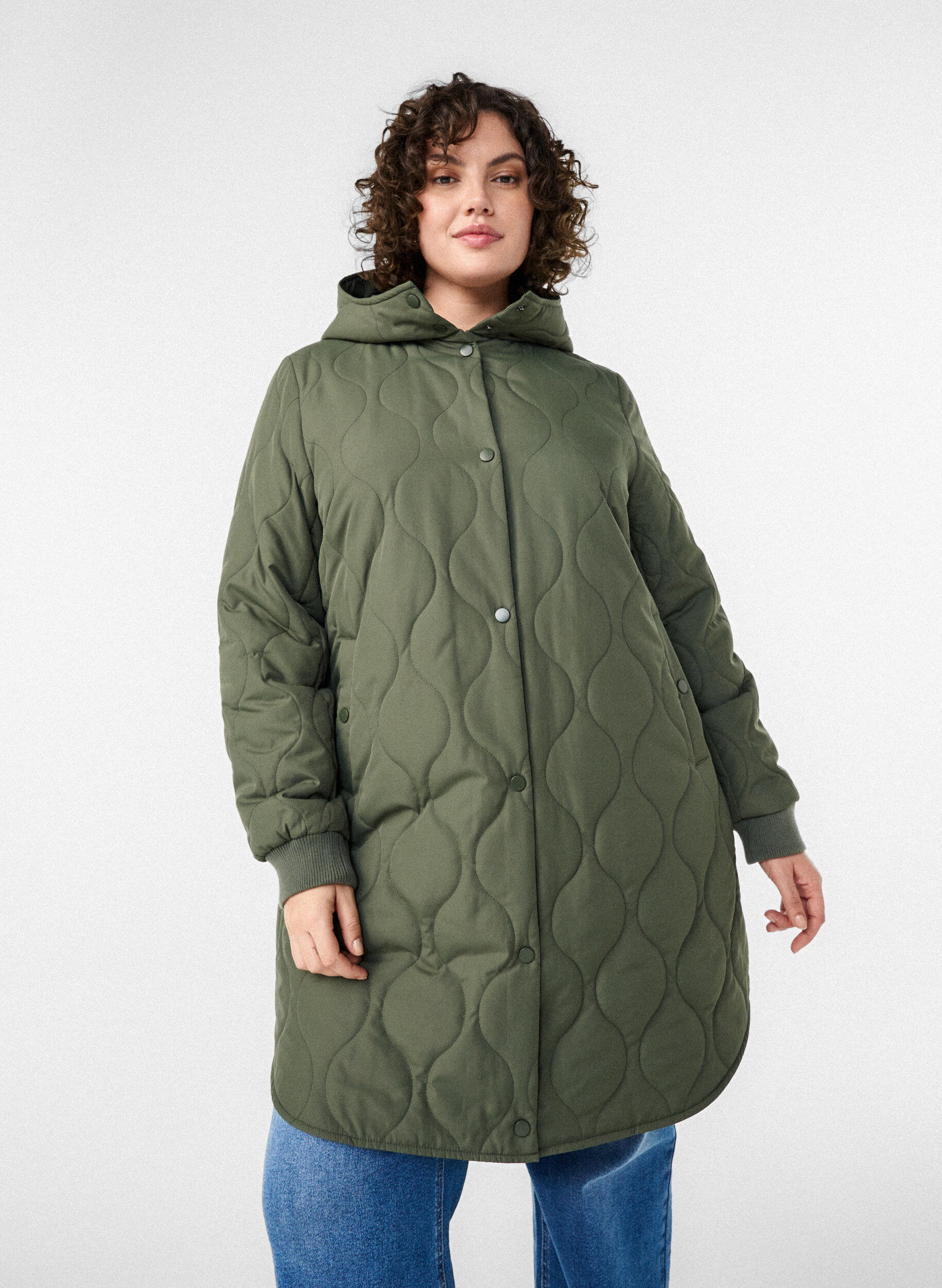 ZizziMellomlang quiltet jakke med hette, Gr&oslash;nn, Model image number 3