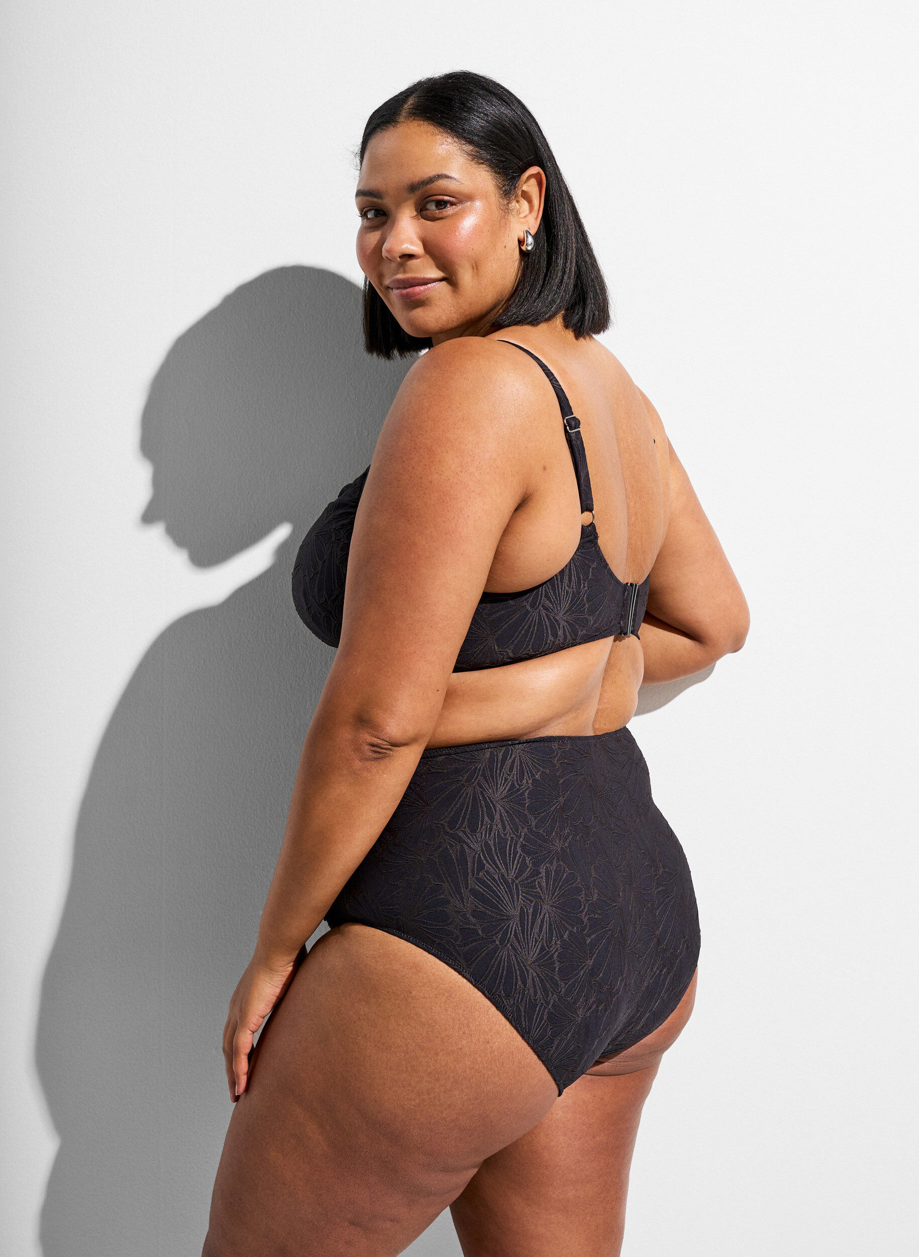 Zizzi Bikinitruser med h&oslash;y midje og strukturert m&oslash;nster, Gr&aring;, Model image number 1