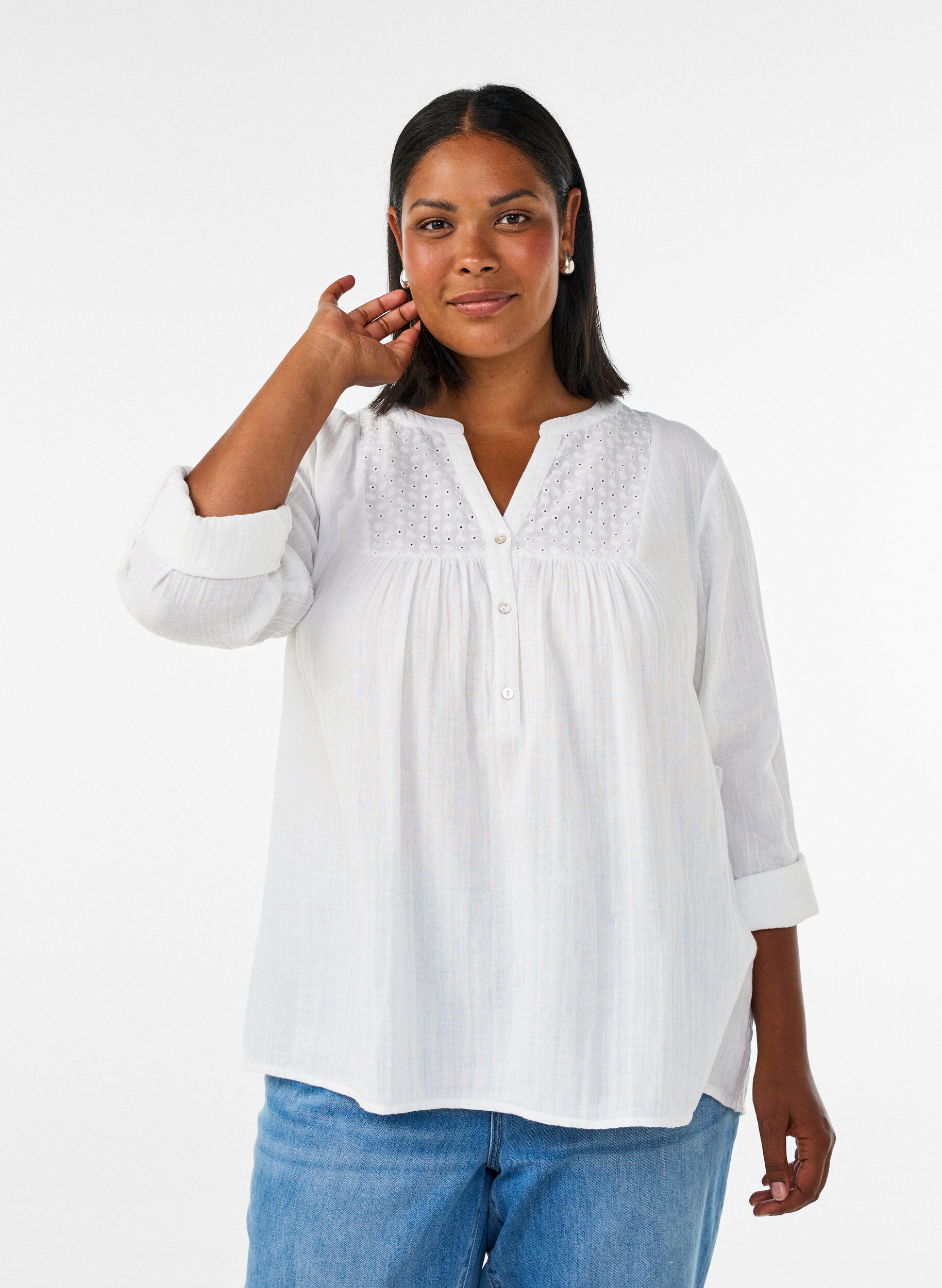 Bluse i bomullsmuslin med broderie anglaise, Hvit, Model