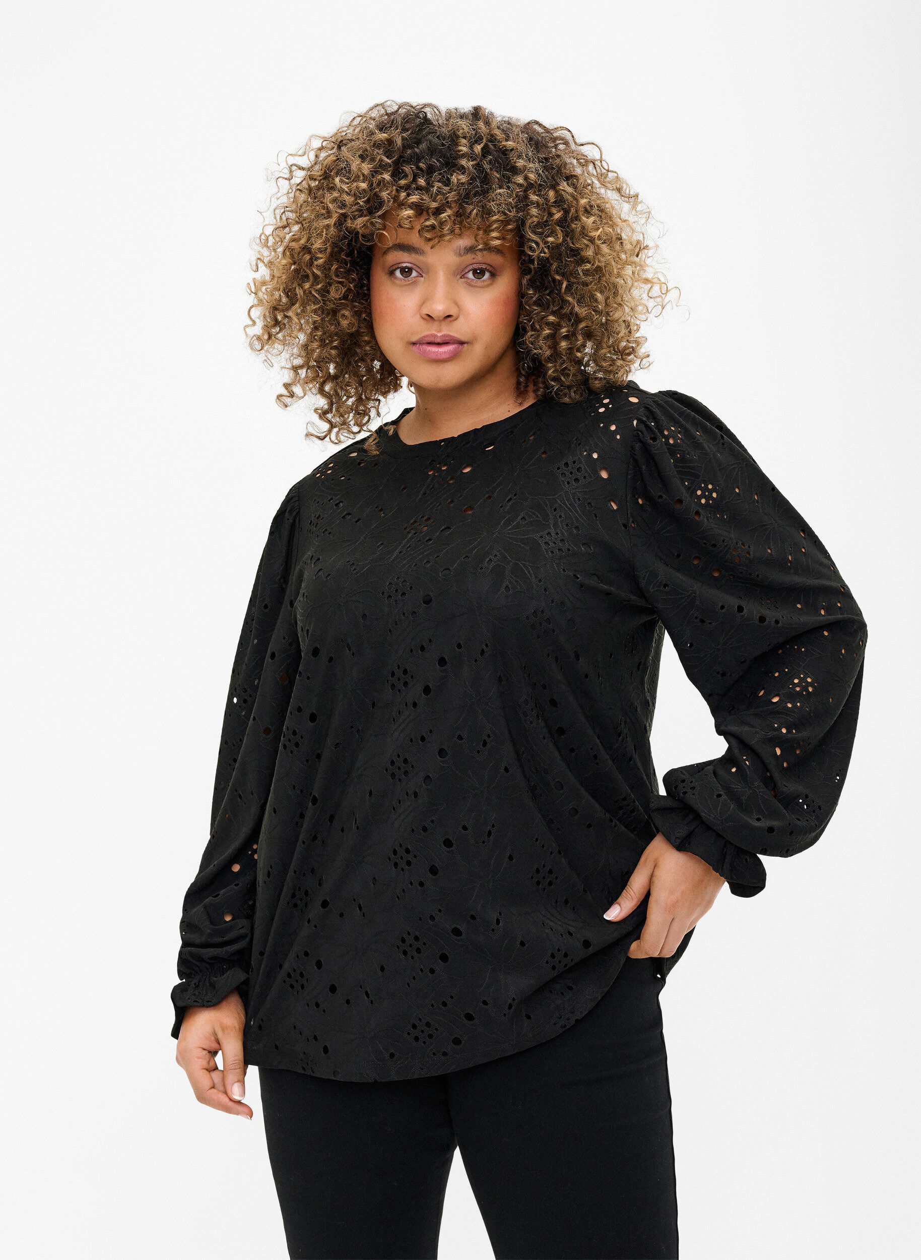 Zizzi Langermet bluse med hullm&oslash;nster, Black, Model image number 0
