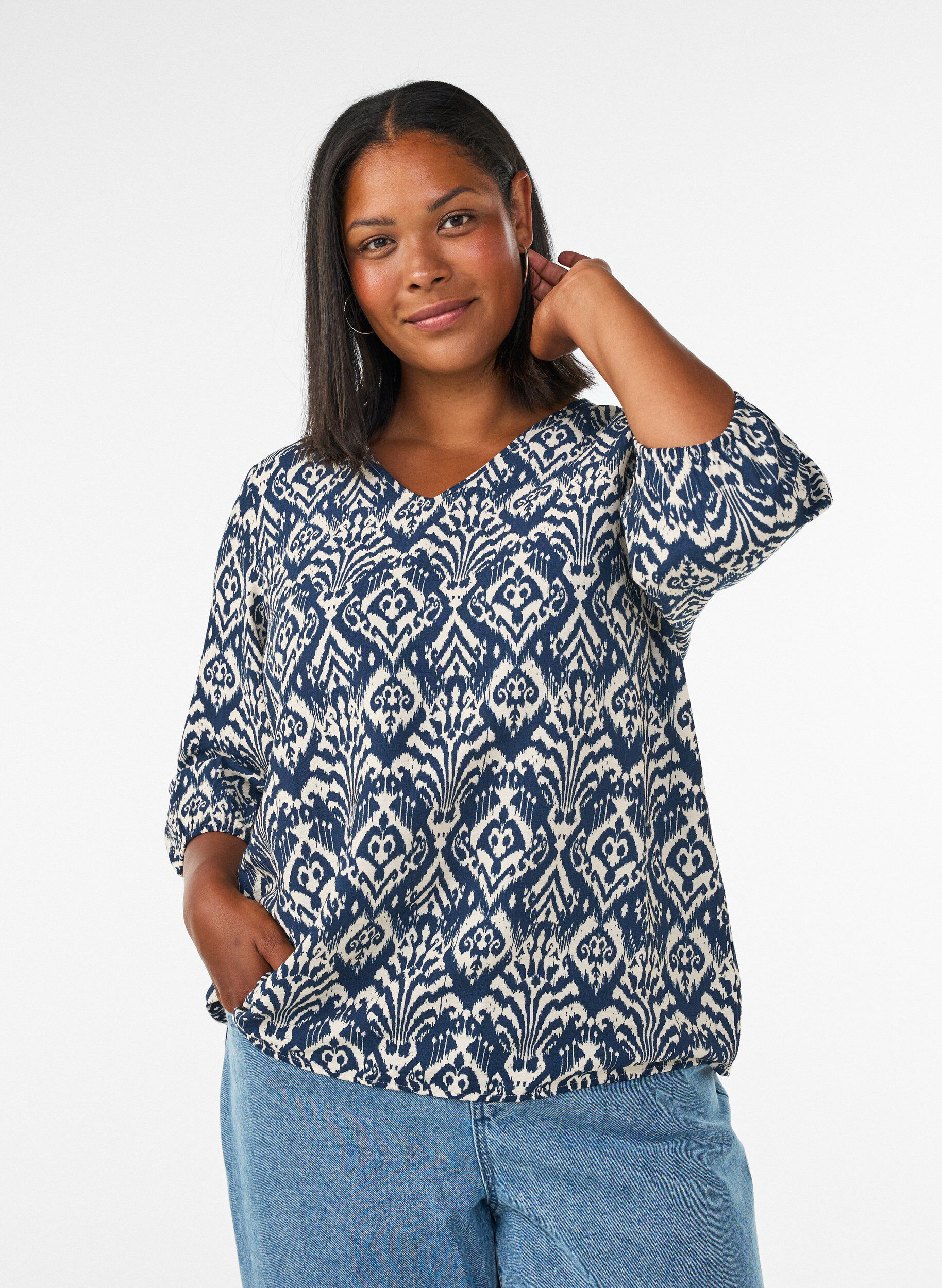 ZizziM&oslash;nstret viskosebluse med 3/4-ermer, Bl&aring;, Model image number 0