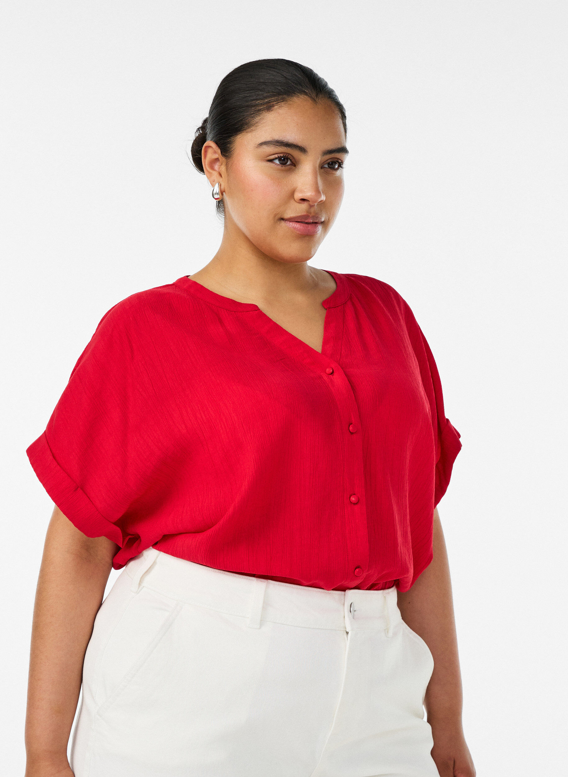 ZizziViskosebluse med knapper og tekstur, R&oslash;d, Model image number 0