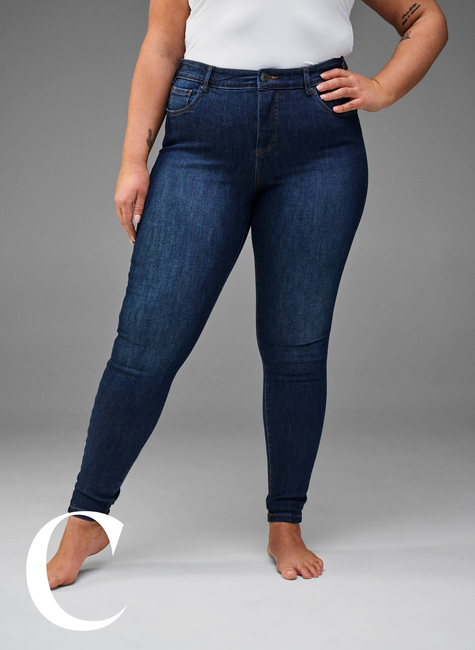 Zizzi Supersmale jeans med h&oslash;y midje, Dark Blue, Model image number 6