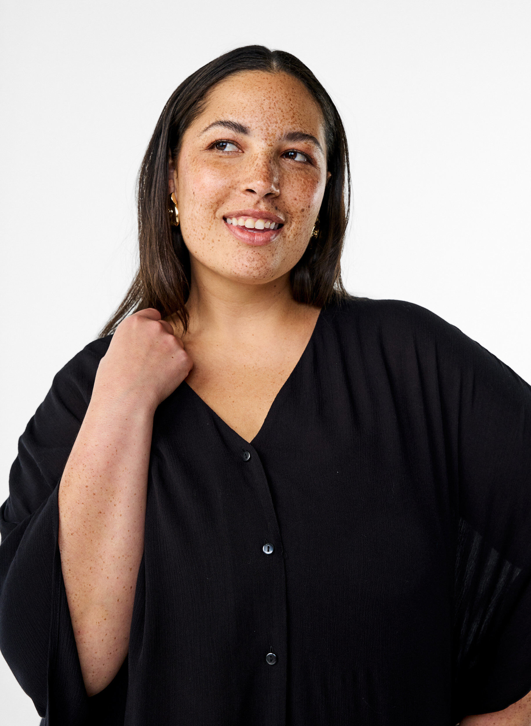 Zizzi Kaftan strandkjole med knapper, Svart, Model image number 2