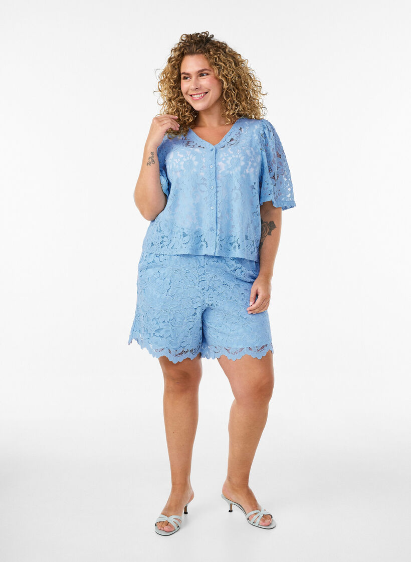 Kortermet bluse med blonder og V-hals, Bl&aring;, Model image number 1