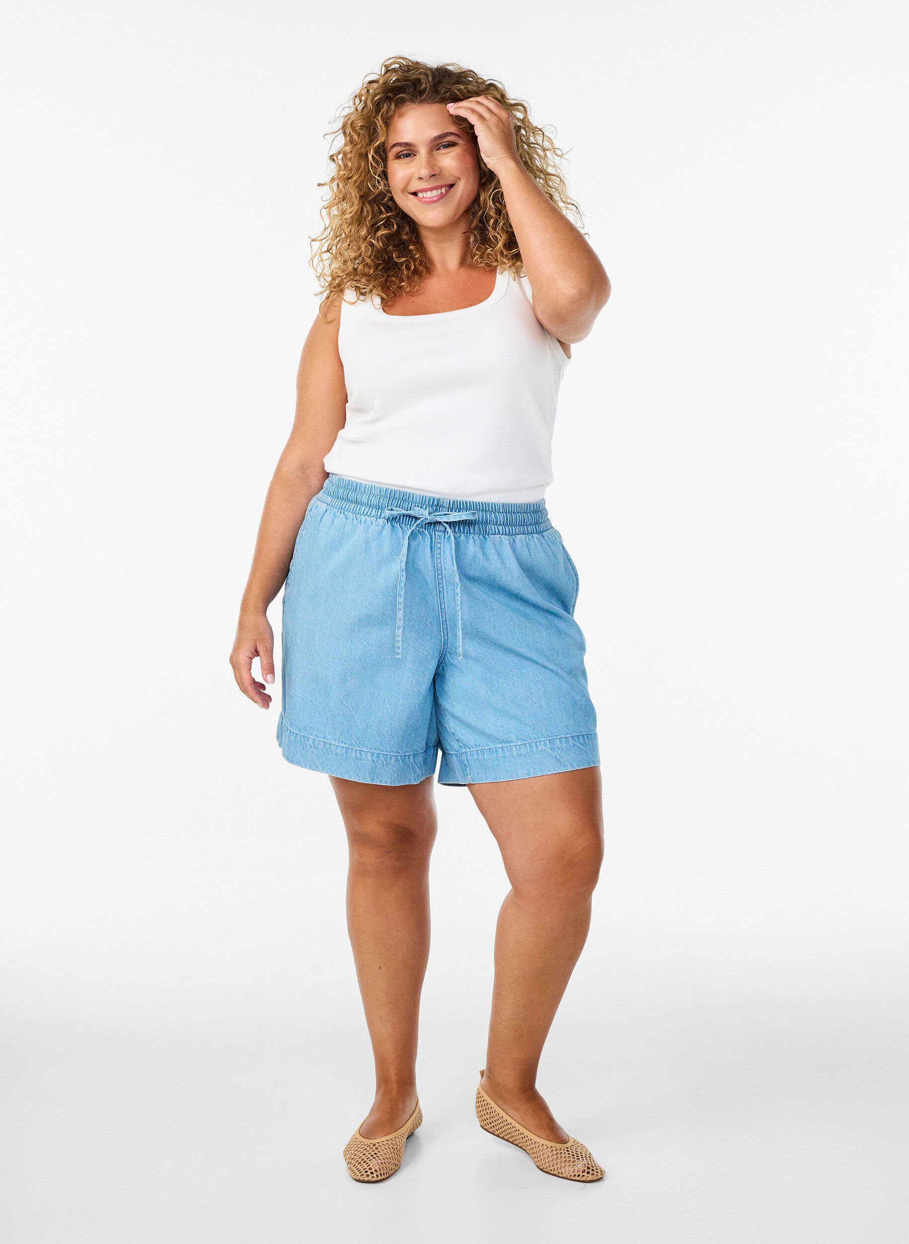 ZizziShorts med plagg i denim med elastisk midje og snor, Bl&aring;, Model image number 1