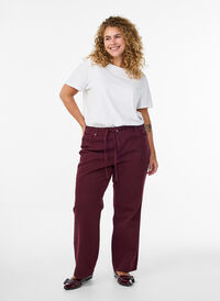 Fargede jeans med høy midje og knytebelte, Rød Fargede jeans med høy midje og knytebelte, Rød, Model