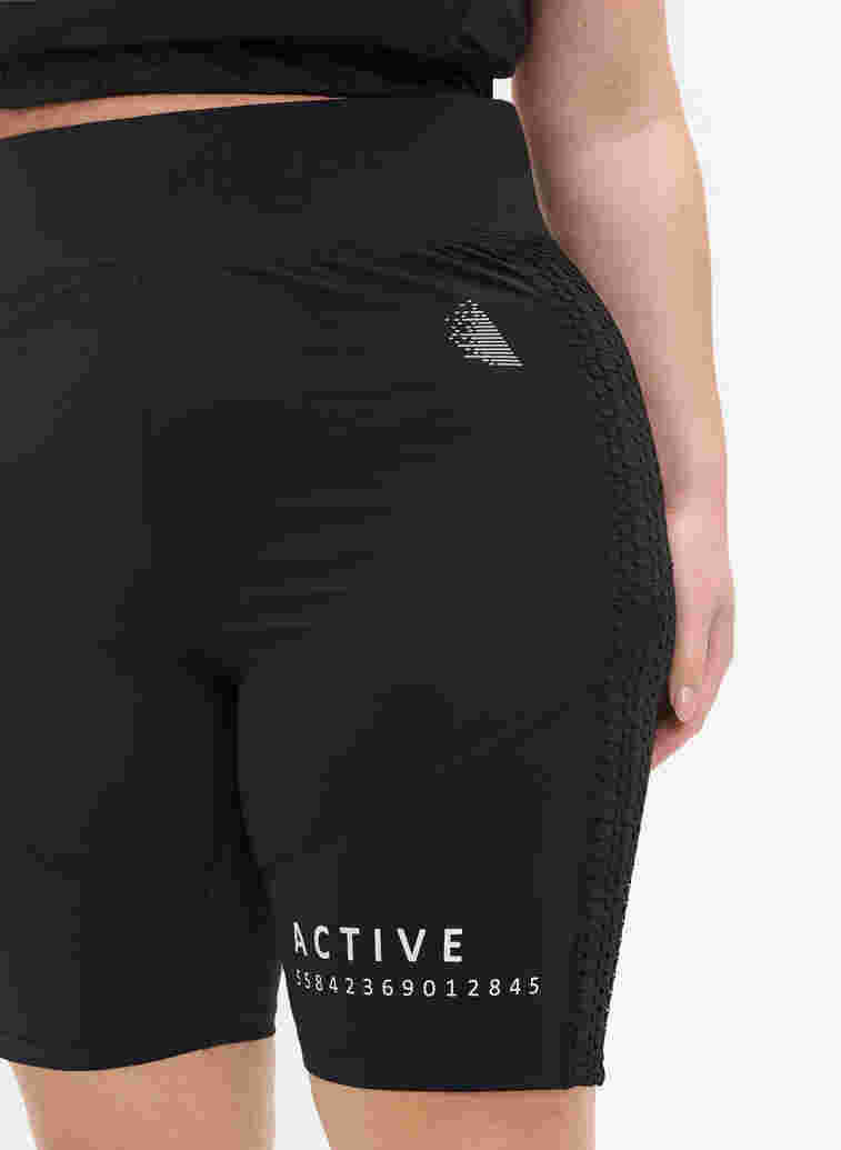 Tettsittende treningsshorts med tekst, Black, Model