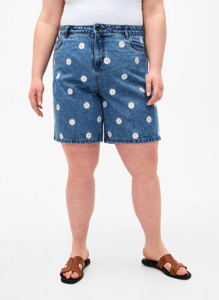Zizzi Mille shorts med høy midje og broderte blomster, L.B. Flower, Model image number 2
