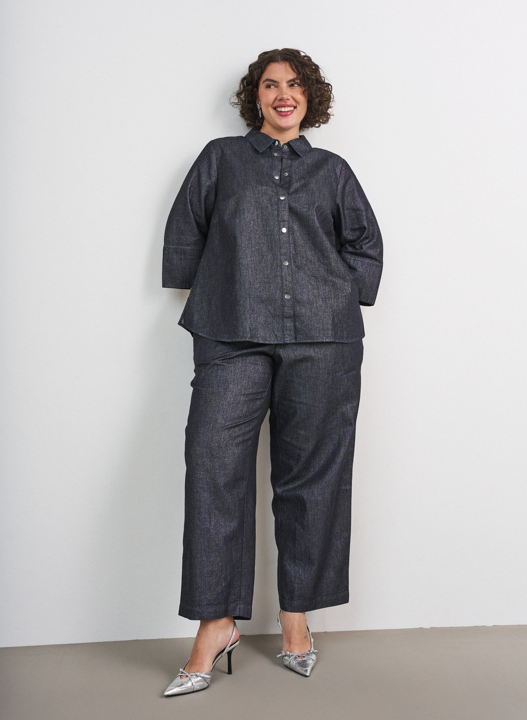 ZizziJeans med rette ben og glittertr&aring;d, Gr&aring;, Model image number 0