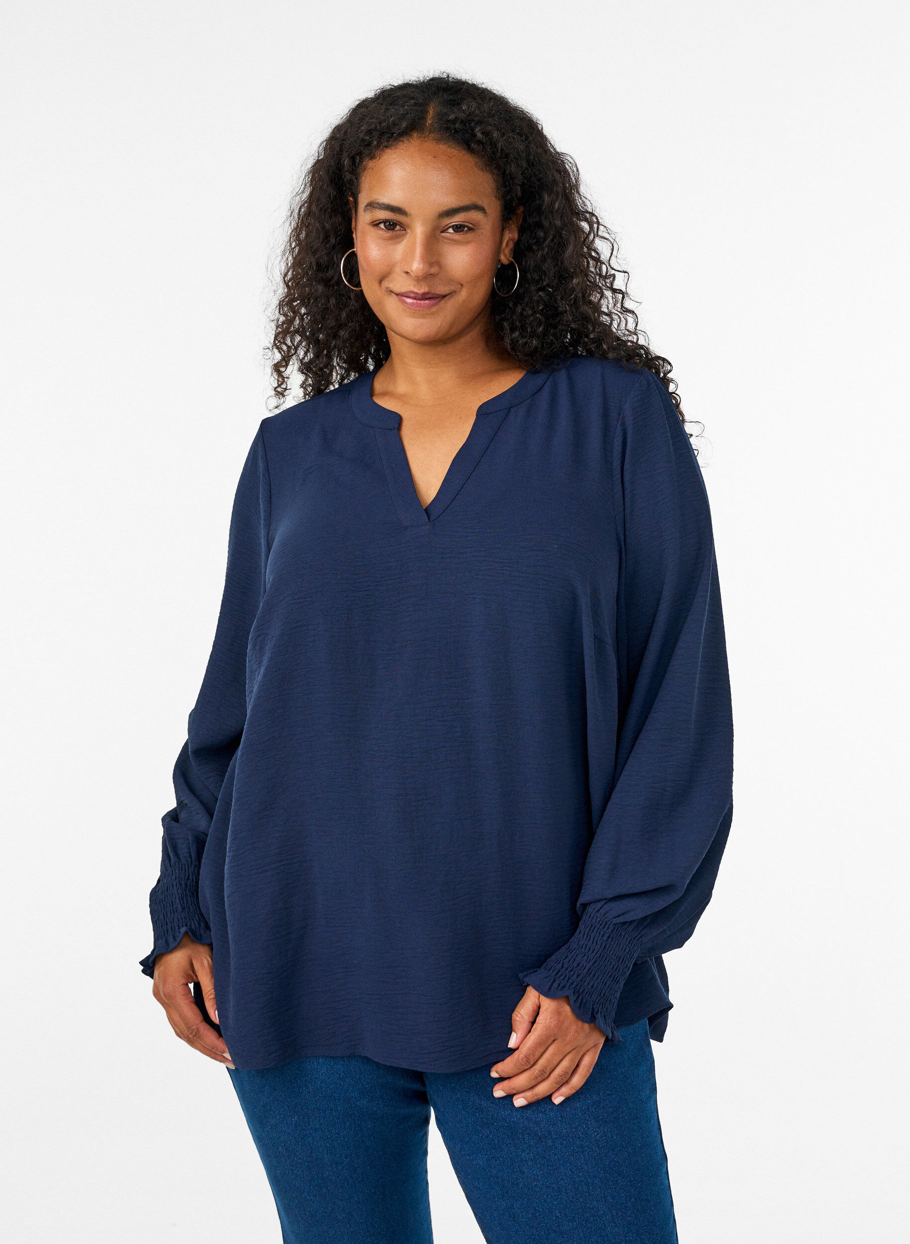 ZizziBluse med smockmansjetter og V-hals, Bl&aring;, Model image number 0