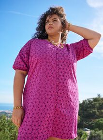 Lilla kjole med detaljer,  Lilla kjole med detaljer, , Model