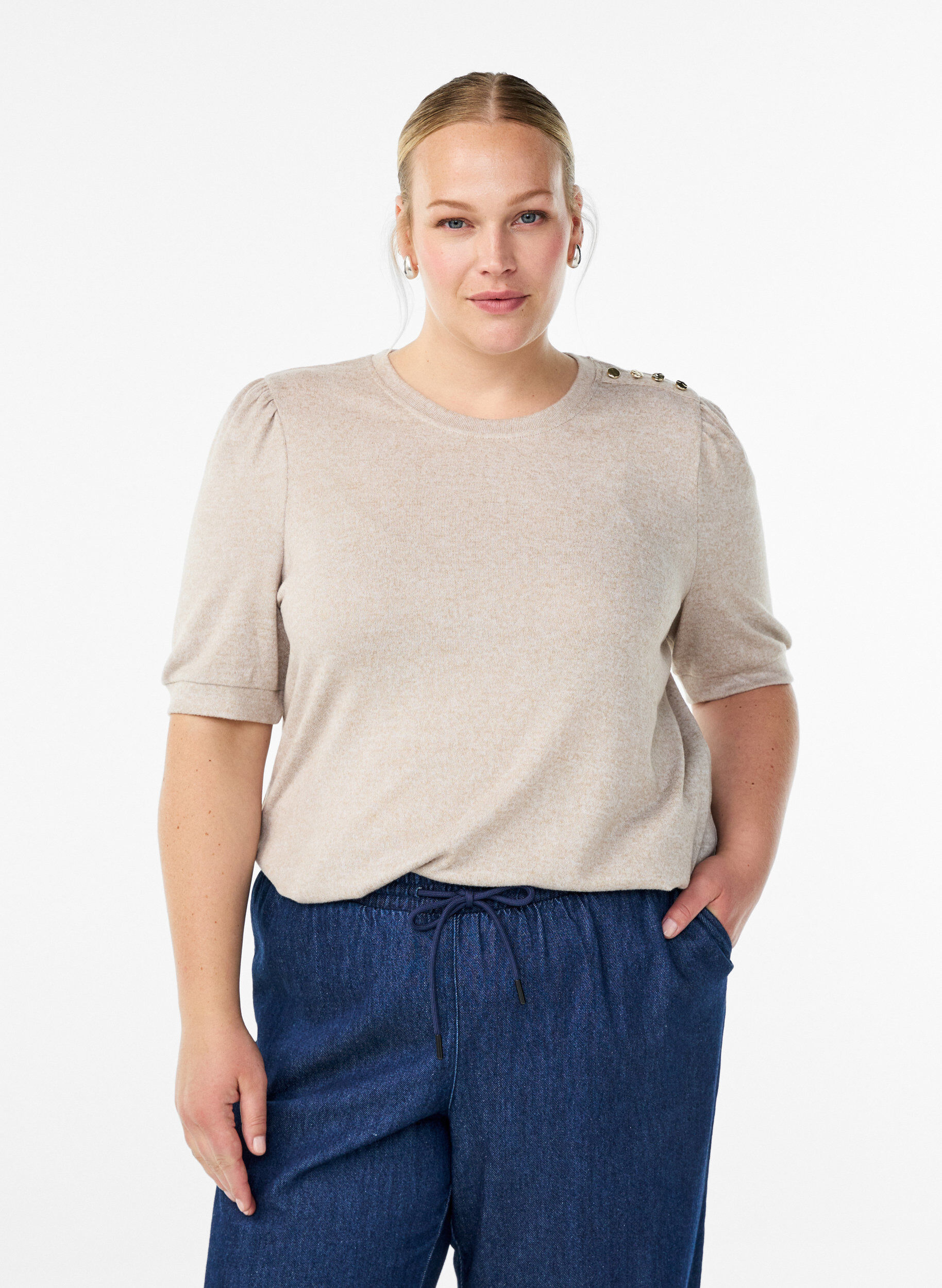 Bluse med knappedetaljer og korte puffermer, Beige, Model