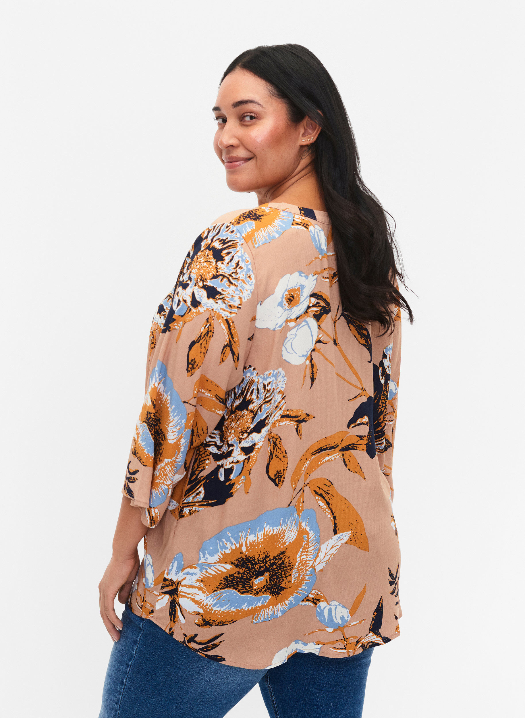 Zizzi Bluse i viskose med 3/4-ermer, Blue Flower AOP, Model image number 1
