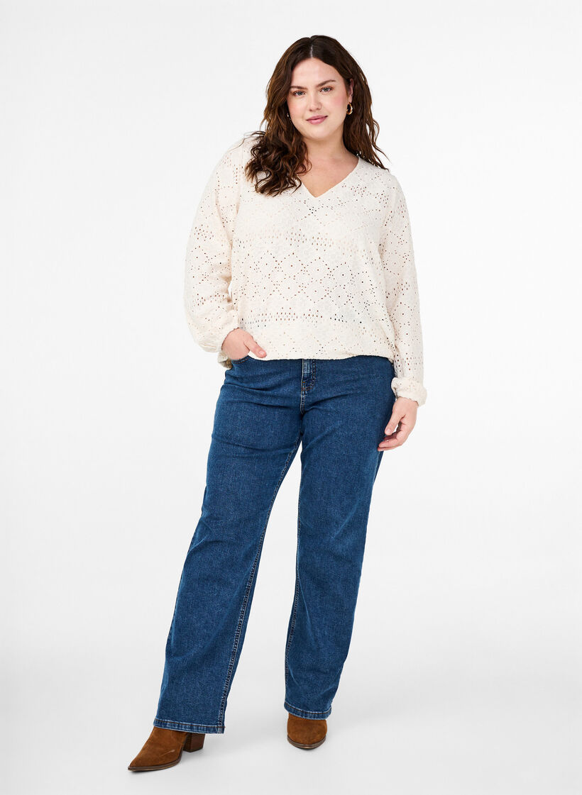 Langermet bluse med V-hals og hullmønster, Antique White, Model image number 2