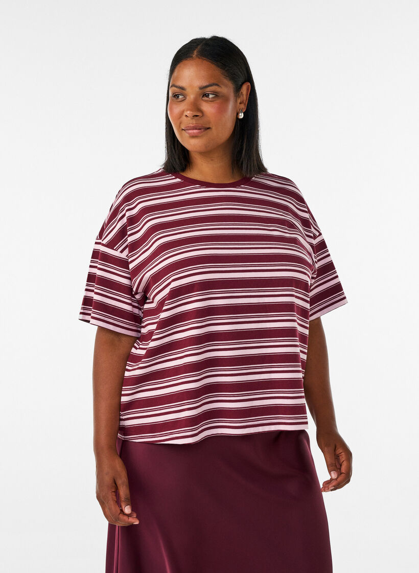 Boxy T-skjorte med stripete m&oslash;nster, R&oslash;d, Model image number 0